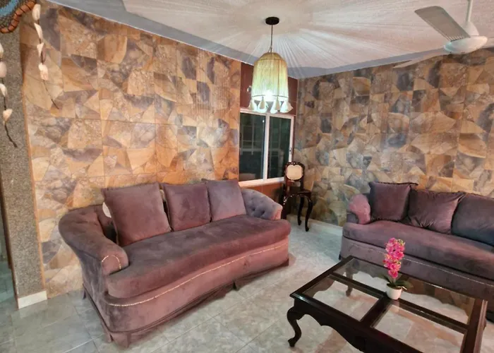 Casa 18 Personas Con Ac, Cocina Y A 10 Min De La Playa